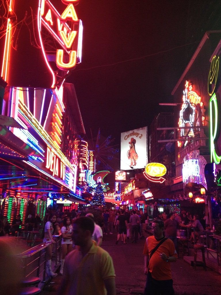 spend night with hot thai girls in red light district spend night with hot thai girls in red light district