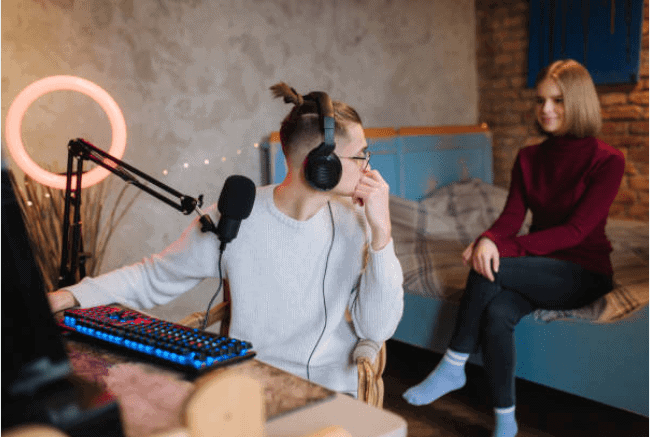 Dropping Hints - 7 Toxic Relationship Habits That Seem Perfectly Normal