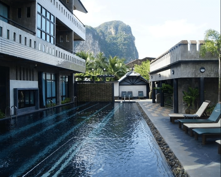 Green View Village Resort-Pool View
